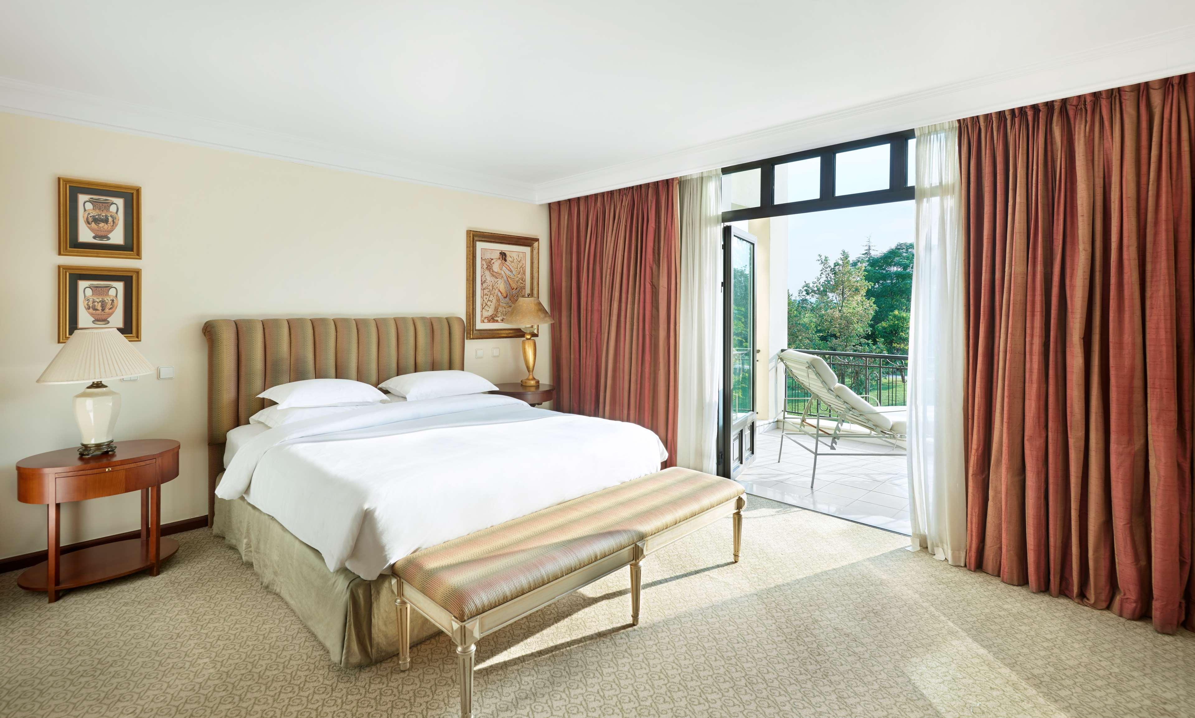 Hyatt Regency Thessaloniki Hotel Eksteriør billede A bedroom at the Four Seasons Hotel