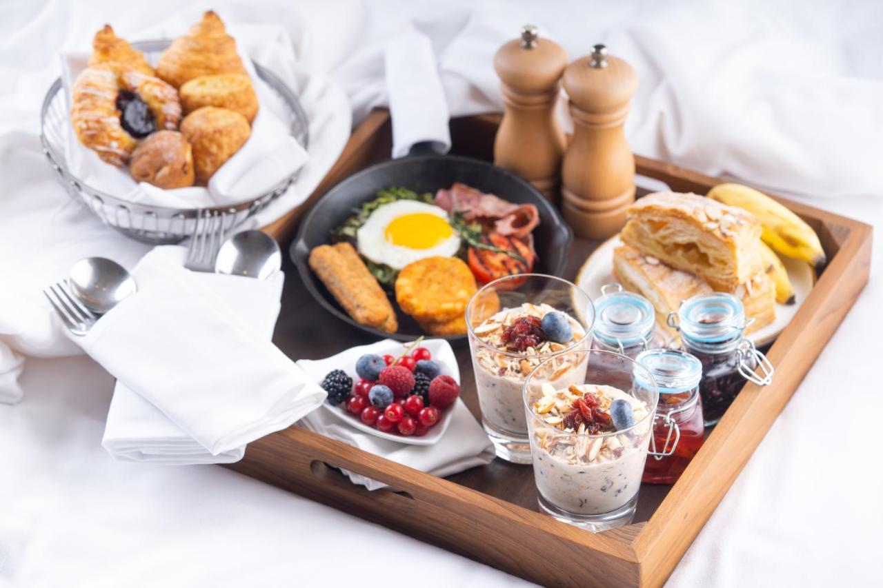Hyatt Regency Thessaloniki Hotel Eksteriør billede A breakfast tray